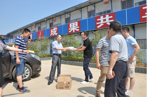 �ϲ���Ͷ���ſ�չ�����������߷�ο���˶�