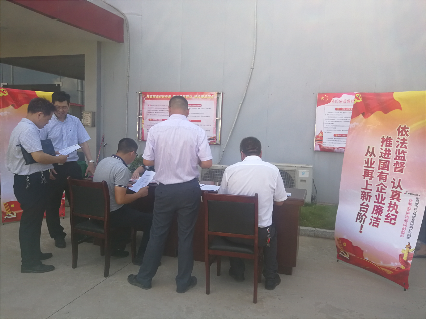 �ϲ���Ͷ���ż�ί������Ŀһ�� ��չ�ŷþٱ������������˶�